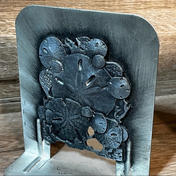 Metzke Pewter Nautical Sand Dollar Beach Design Bookends Maker Mark Vintage 1980 - Picture 5 of 16